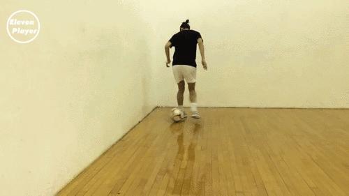 足球技巧教学视频,足球脚背正面踢球教学