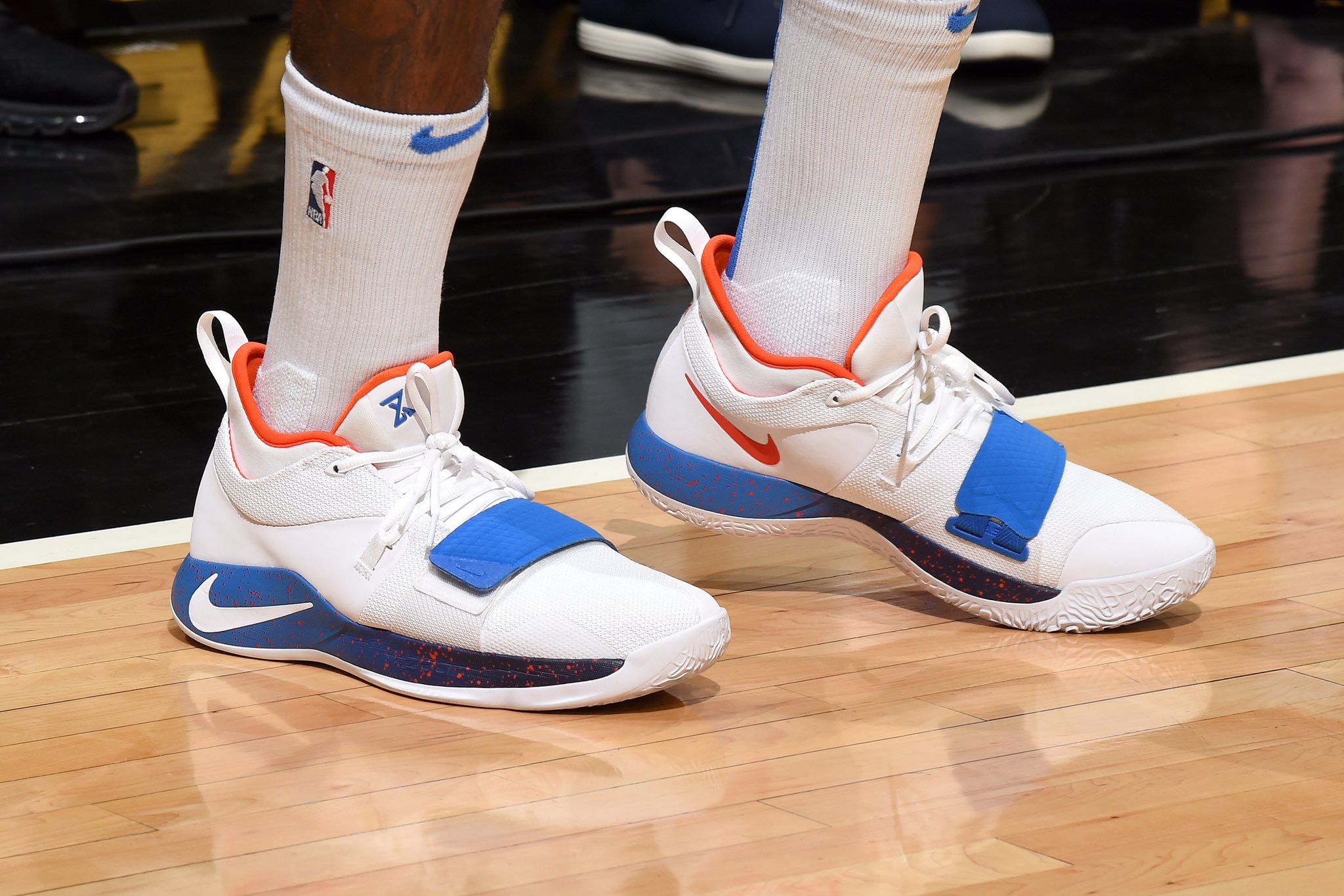 NBA今日球鞋精选:杜兰特蜜汁审美自创鸳鸯鞋安踏为汤神出新款