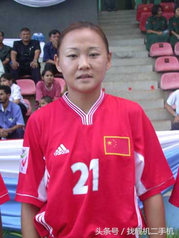 球员进球脱衣庆祝会罚黄牌吗,足球运动员为什么进球要脱衣庆祝