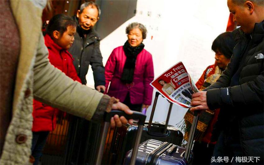 日本免税店遭中国游客“横扫”，回国却要交上万罚款，心都凉了