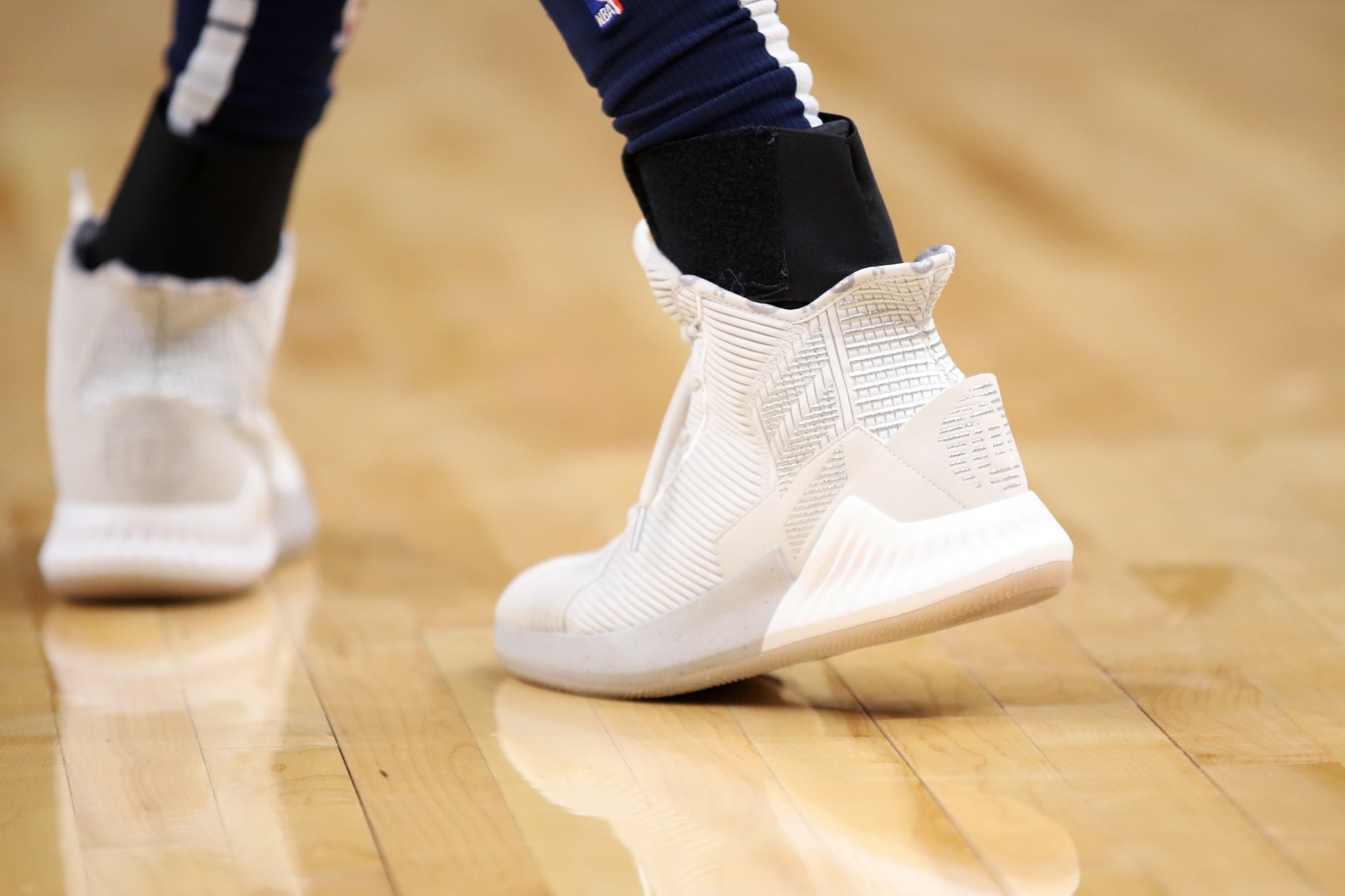 NBA今日球鞋精选:杜兰特蜜汁审美自创鸳鸯鞋安踏为汤神出新款