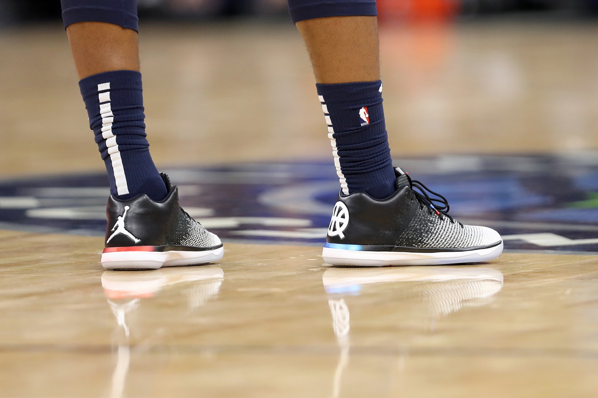 NBA今日球鞋精选:杜兰特蜜汁审美自创鸳鸯鞋安踏为汤神出新款