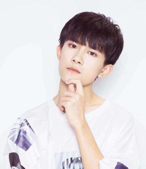 怎么按摩手指让手指变得细长,如何瘦手指让手指变得细长学生党