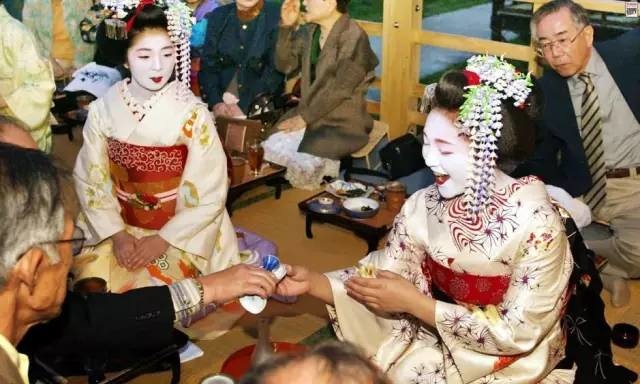 解密日本色情产业:妈妈桑、影视公司和黑帮之间不得不说的江湖事