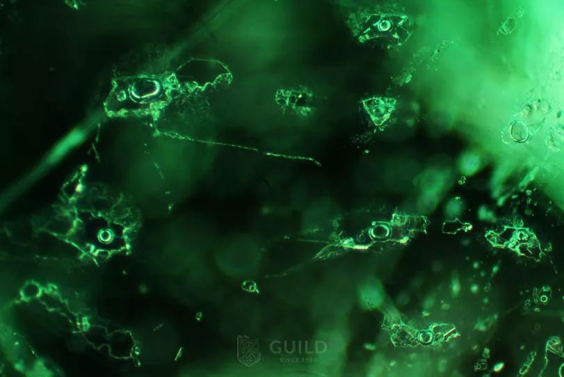 「情缘阿富汗祖母绿」宝石特点以及开采交易现场