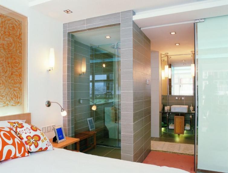 主卧卫生间玻璃隔墙,主卧卫生间全部用玻璃隔断