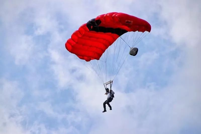 2013年安顺坝陵河大桥跳伞大赛,2021坝陵河大桥低空跳伞