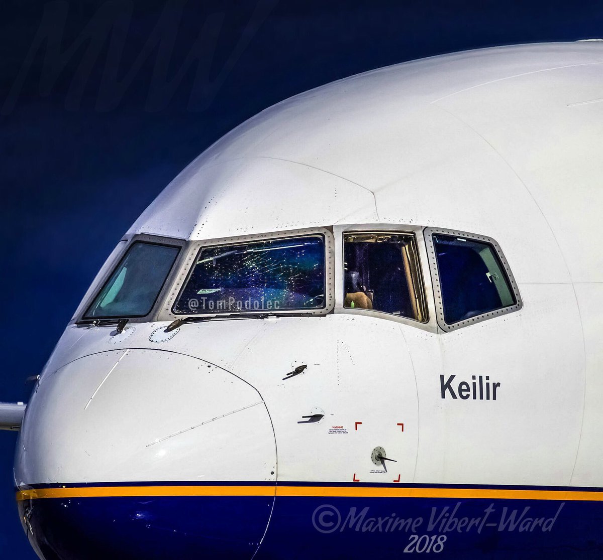 冰岛1:0加拿大视频,民航客机玻璃碎裂的时候