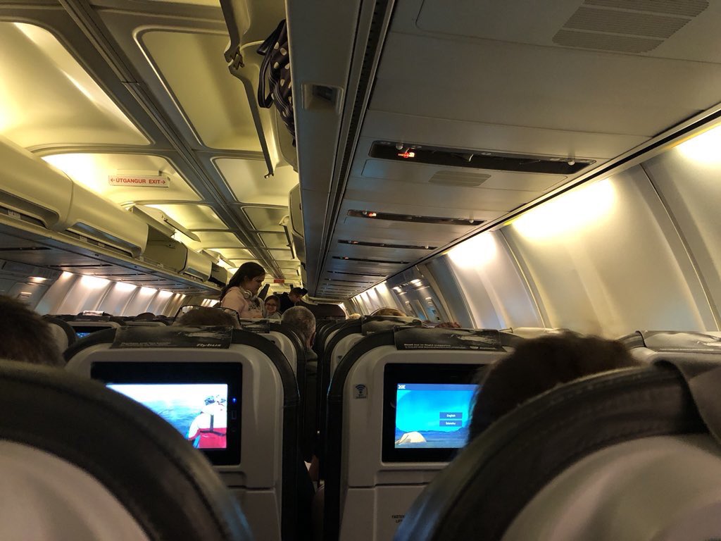 冰岛1:0加拿大视频,民航客机玻璃碎裂的时候