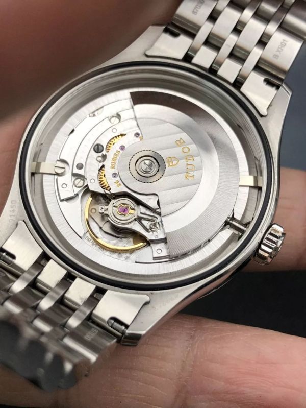 eta和sw300机芯哪个好,eta机芯能用一辈子吗