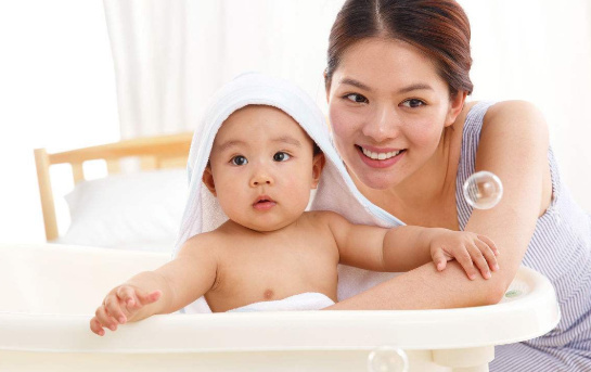 新生儿宝宝湿疹怎么消除又快又好,新生儿宝宝湿疹怎么治疗