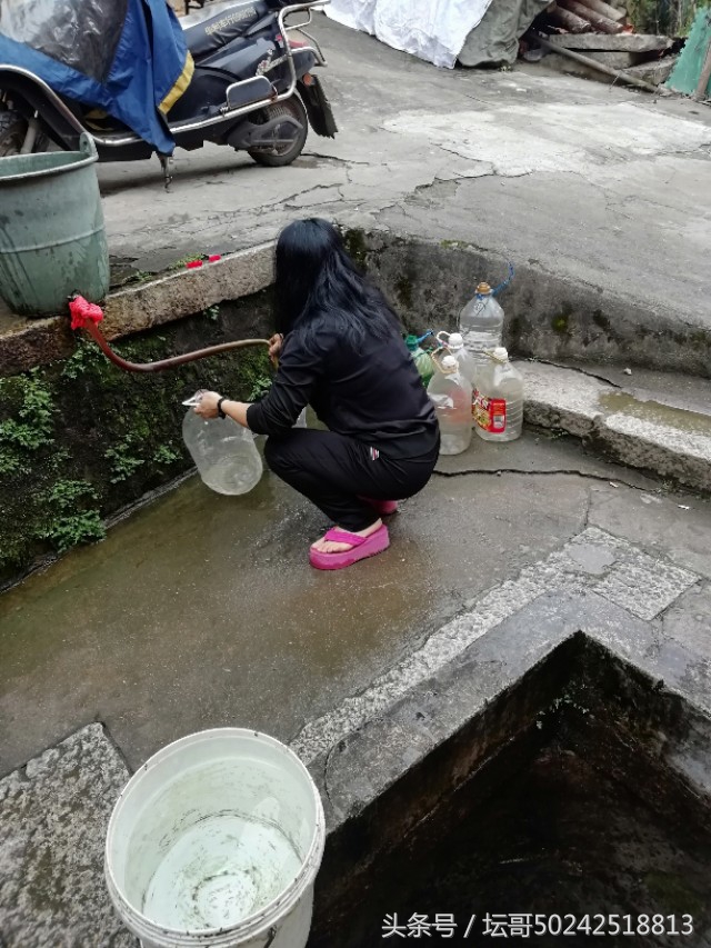 村里的一口古井,村口的一口古井