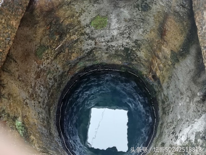 村里的一口古井,村口的一口古井