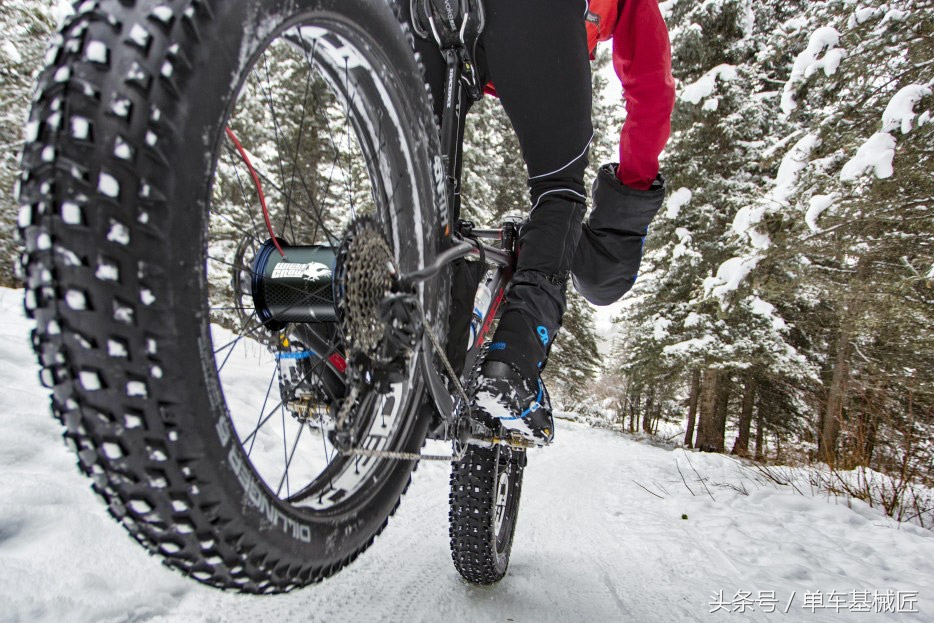 真的有人把这个自动充气的花鼓生产出来了，骑行中调节轮胎胎压
