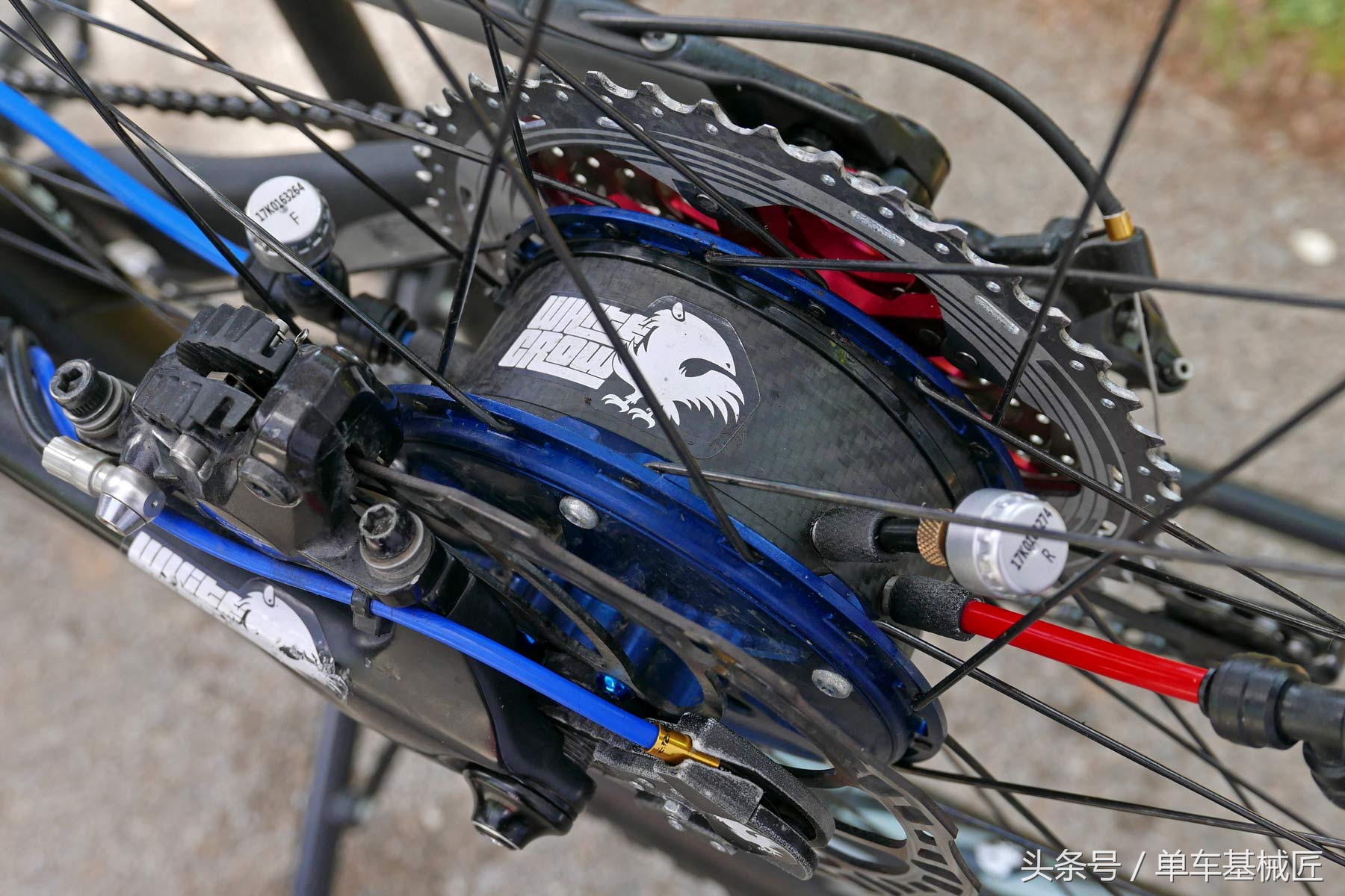 真的有人把这个自动充气的花鼓生产出来了，骑行中调节轮胎胎压