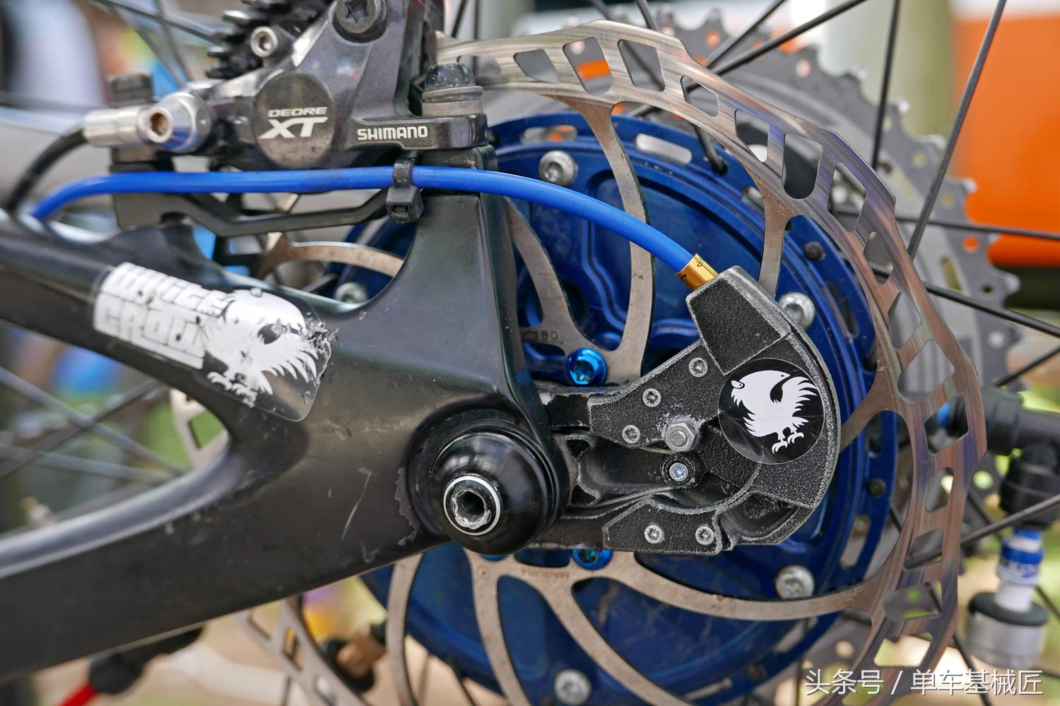 真的有人把这个自动充气的花鼓生产出来了，骑行中调节轮胎胎压