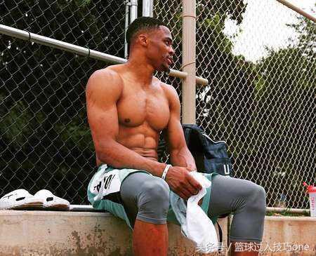 控卫5大“神奇”的配置:洛瑞体重赶上2米16中锋,隆多的手掌超大