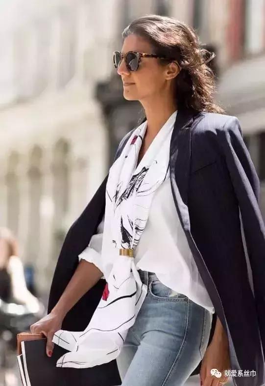 丝巾是每个女士会说话的点缀,什么丝巾好看又有气质