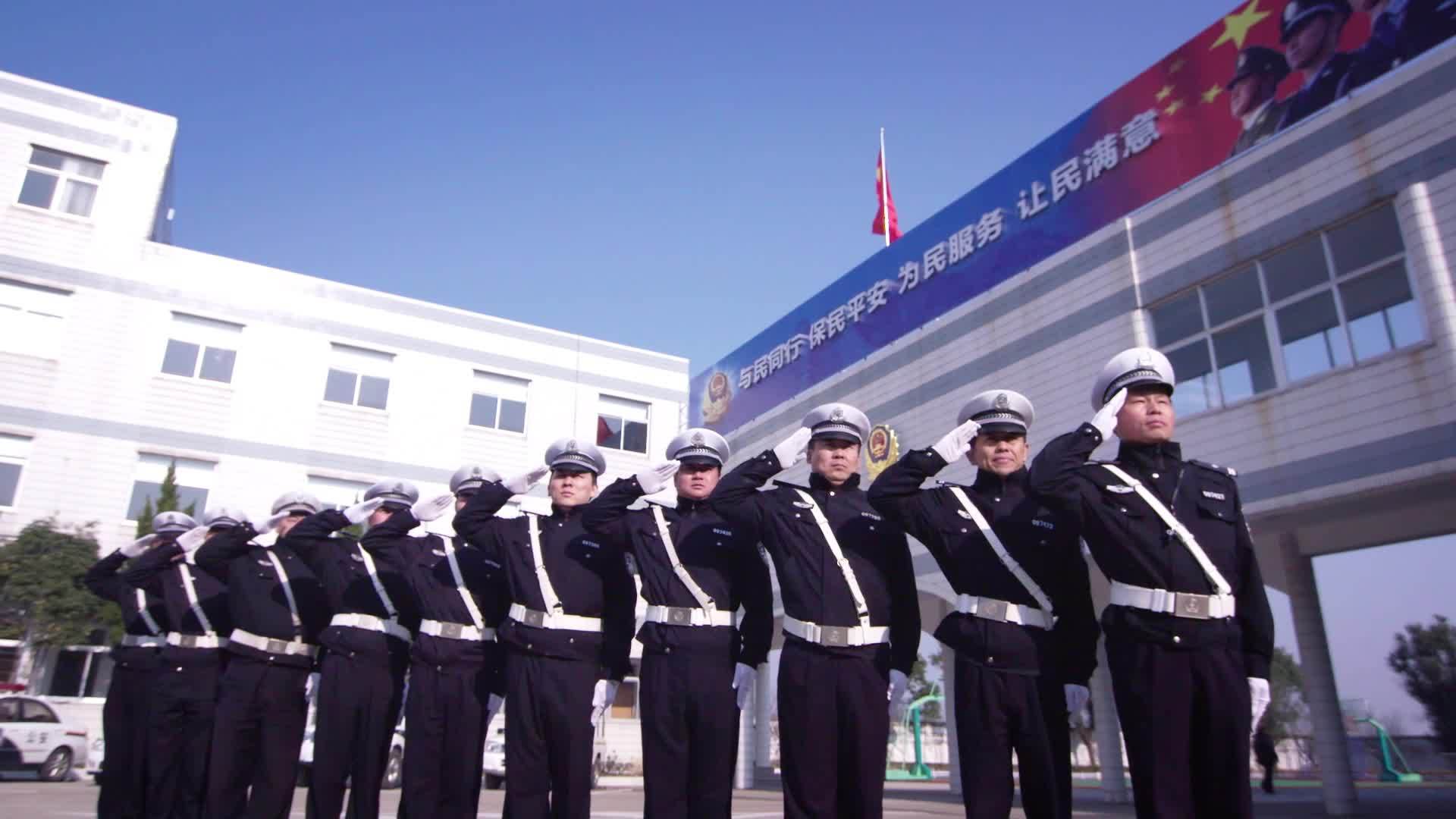 三十年薪火相传“为民”承诺*党**旗红——记建湖县公安局交警大队上冈中队