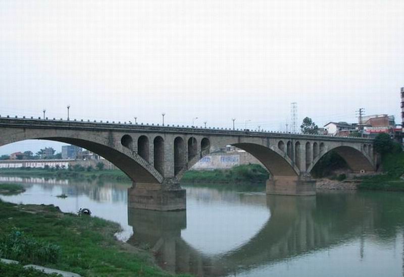 坐咩给“五华阿哥五华阿哥硬打硬”？