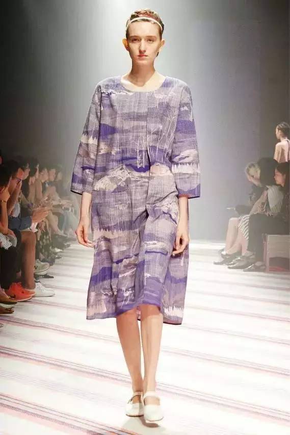 棉麻布料适合做什么款式的衣服,最时尚面料柔软的衣服