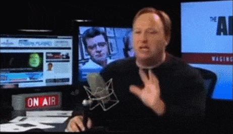 美国人智商欠费,川普带头追捧这个网红,结果全被骗