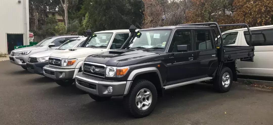 用这台3.0T的大宝马，来感受这座到处充斥着慢节奏的年轻城市