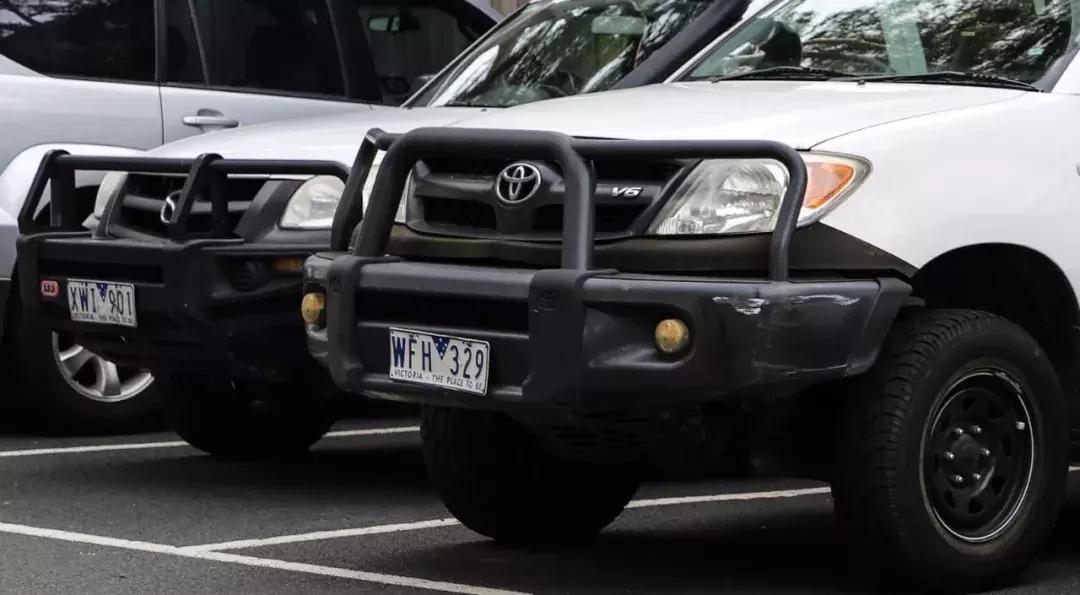 用这台3.0T的大宝马，来感受这座到处充斥着慢节奏的年轻城市