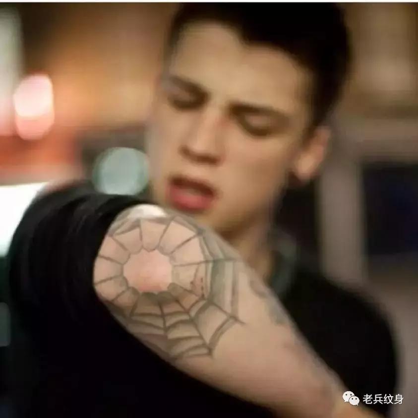 又痞又雅的Ash，仅凭一人之力，就改变了潮流的风向标！