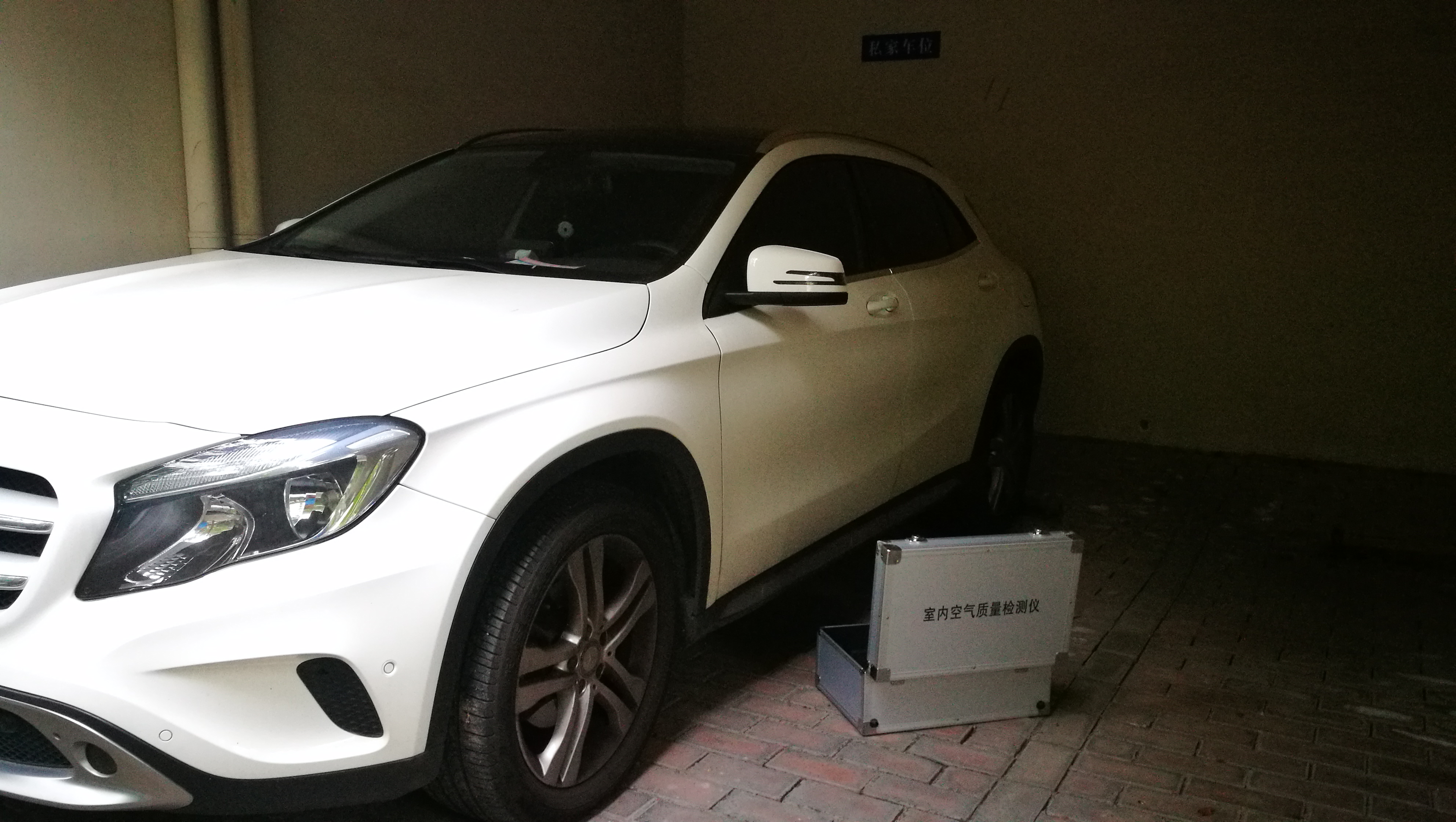 新车怎样去除车内异味,怎么去除车内皮革异味