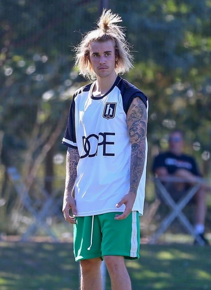 贾斯汀比伯现照,贾斯汀比伯剃光头