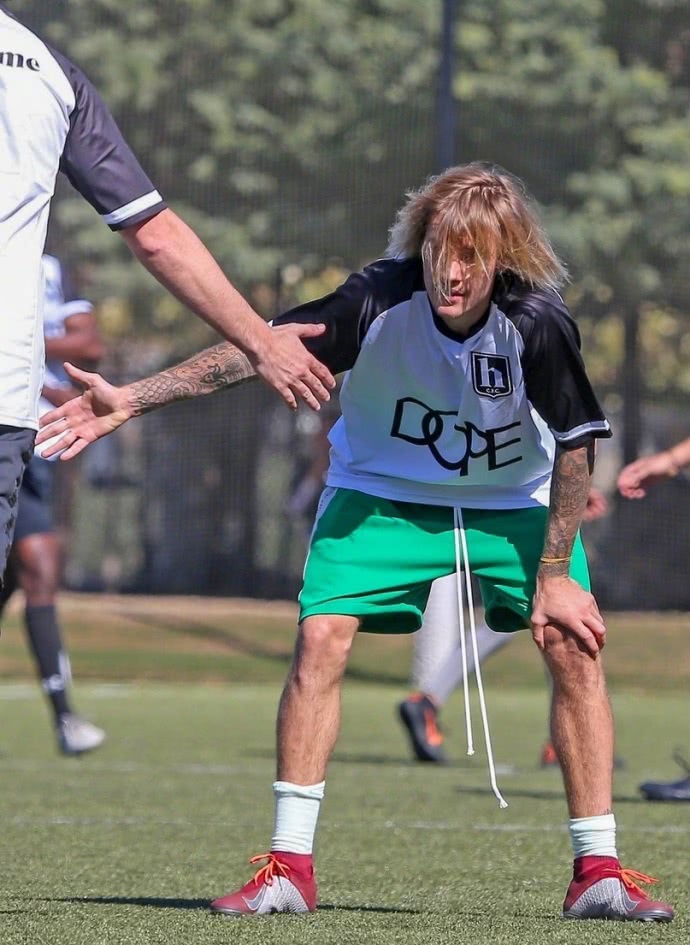 贾斯汀比伯现照,贾斯汀比伯剃光头