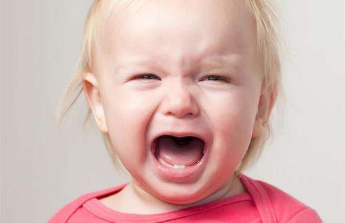 孩子尿黄味大,小孩尿黄有味