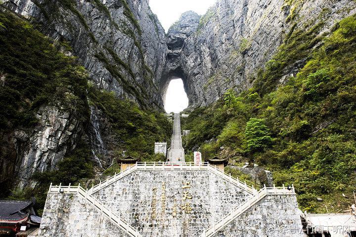 世界最“恐怖”阶梯直接吓到游客腿软，华山第一险，你去过吗