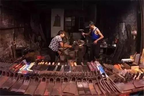 坐咩给“五华阿哥五华阿哥硬打硬”？