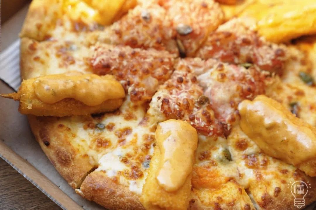 真的！这个29块9的披萨里我吃出了整整两只蟹！