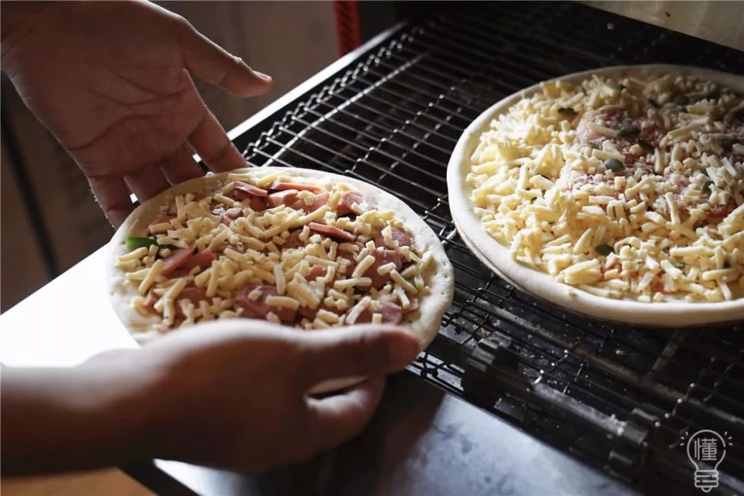 真的！这个29块9的披萨里我吃出了整整两只蟹！