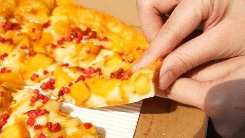 真的！这个29块9的披萨里我吃出了整整两只蟹！