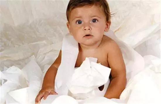 宝宝长湿疹咳嗽流鼻涕吃药也不好,小儿湿疹发烧最佳治疗方法