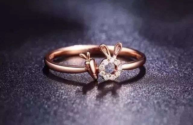 18K金首饰为何和24k金一样贵,18k金和18k玫瑰金哪个戴着好看