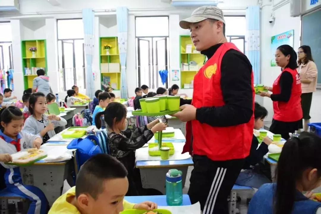 30554名学生!47所学校!聚焦午餐午休,深圳龙岗娃吃什么?