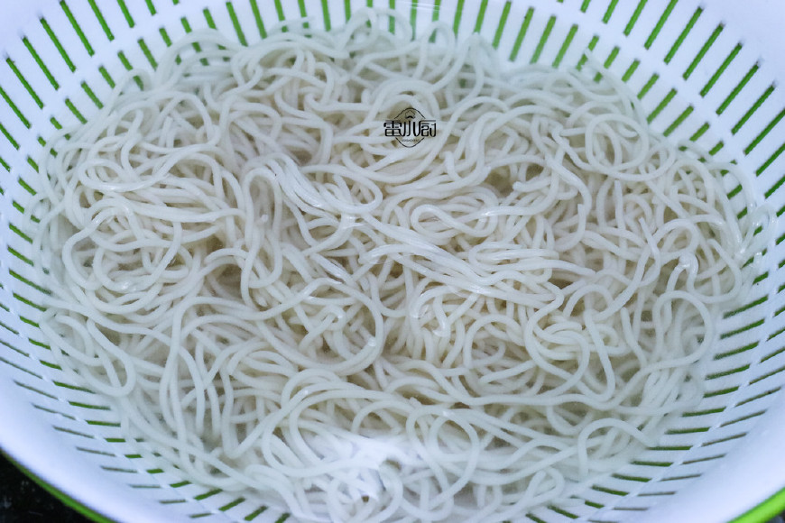 为什么做的炒面吃起来干的很,为什么我做的炒面会粘锅