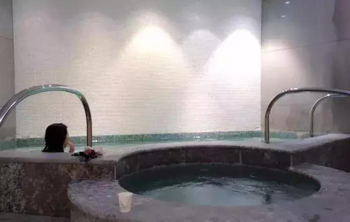 冬日温泉之旅,这个冬天来一场浪漫温泉之旅