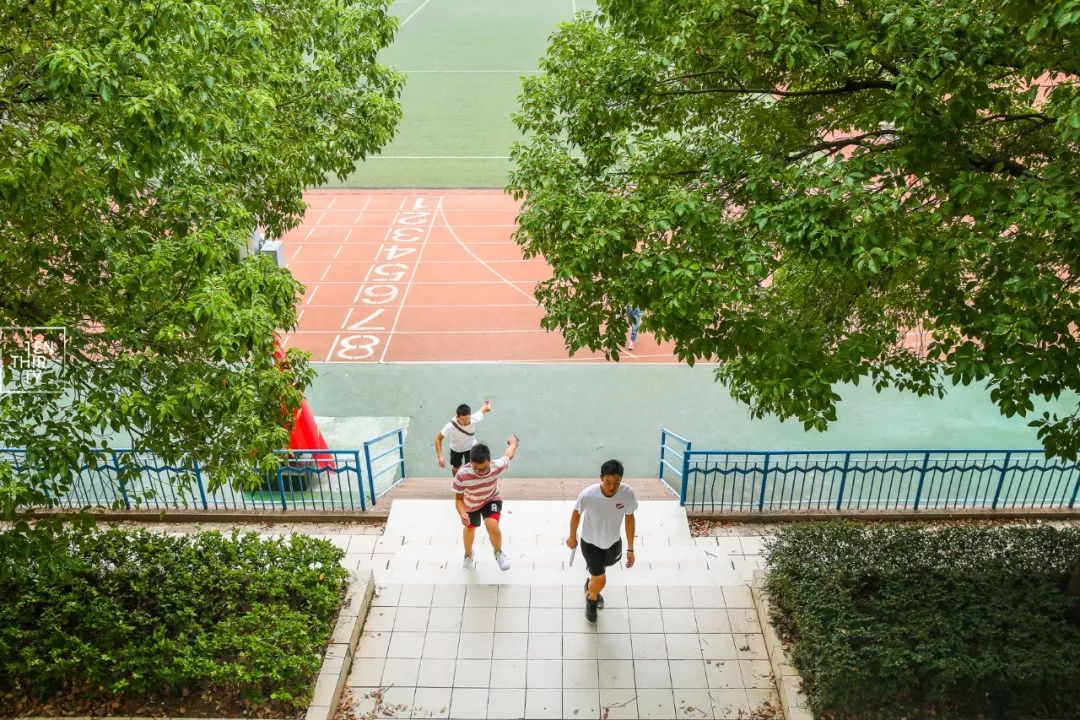 武汉每一辆901，都承载着江夏上万学子的青春！