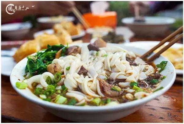 酸汤辣子蘸出来的美味，吃一口就丢魂！这座小城屡被综艺点名