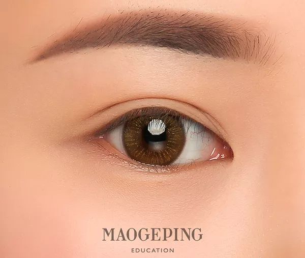 眼妆怎么画显大又干净日常,眼妆这样画瞬间放大眼睛2倍