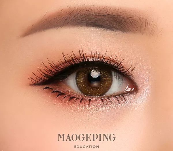 眼妆怎么画显大又干净日常,眼妆这样画瞬间放大眼睛2倍