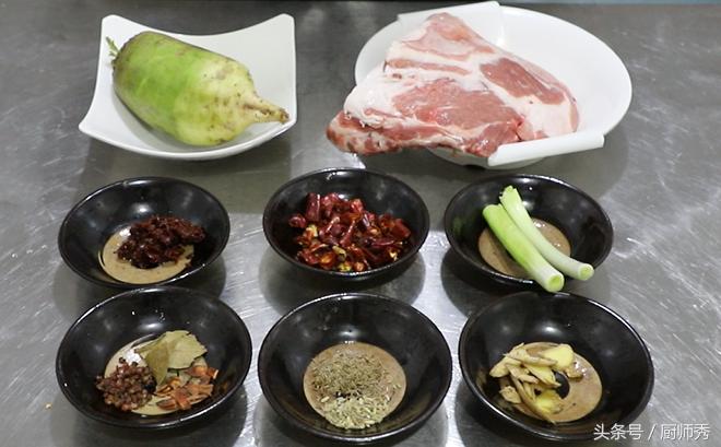 秋冬进补必不可少的红焖羊排，制作简单，配料详细一看就能学会