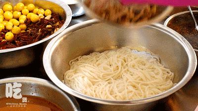 开了2年竟不知！昆明居民楼里神店，椒麻鸡酱烧鸭才进院就闻见香