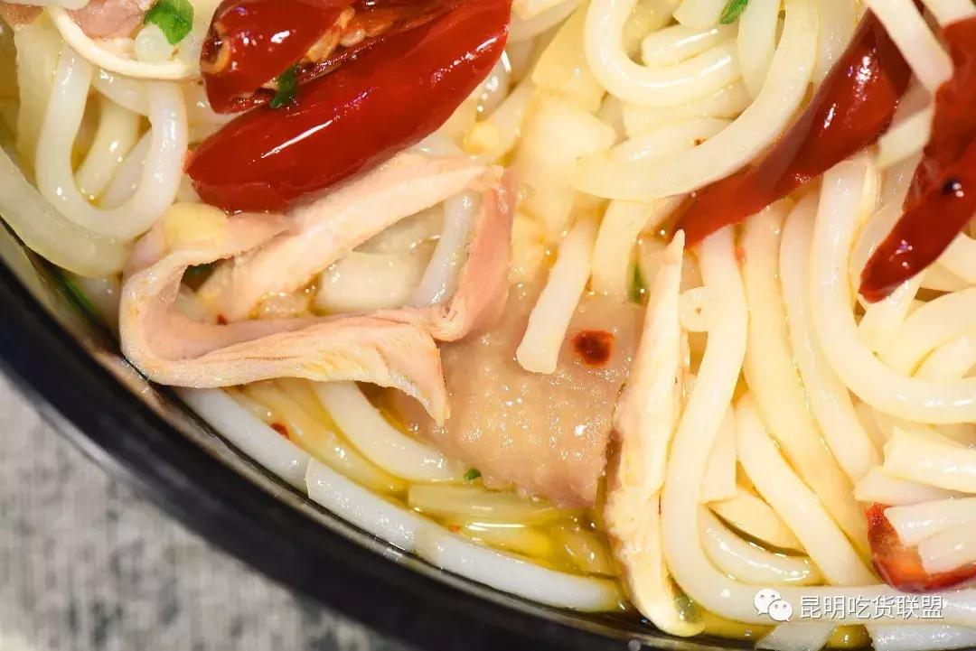 开了2年竟不知！昆明居民楼里神店，椒麻鸡酱烧鸭才进院就闻见香